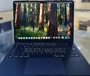 New Laptop Apple MacBook Air 2022 M2 8GB Apple M3 SSD 256GB