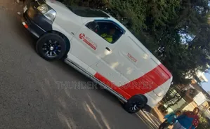 Toyota HiAce 2011 White