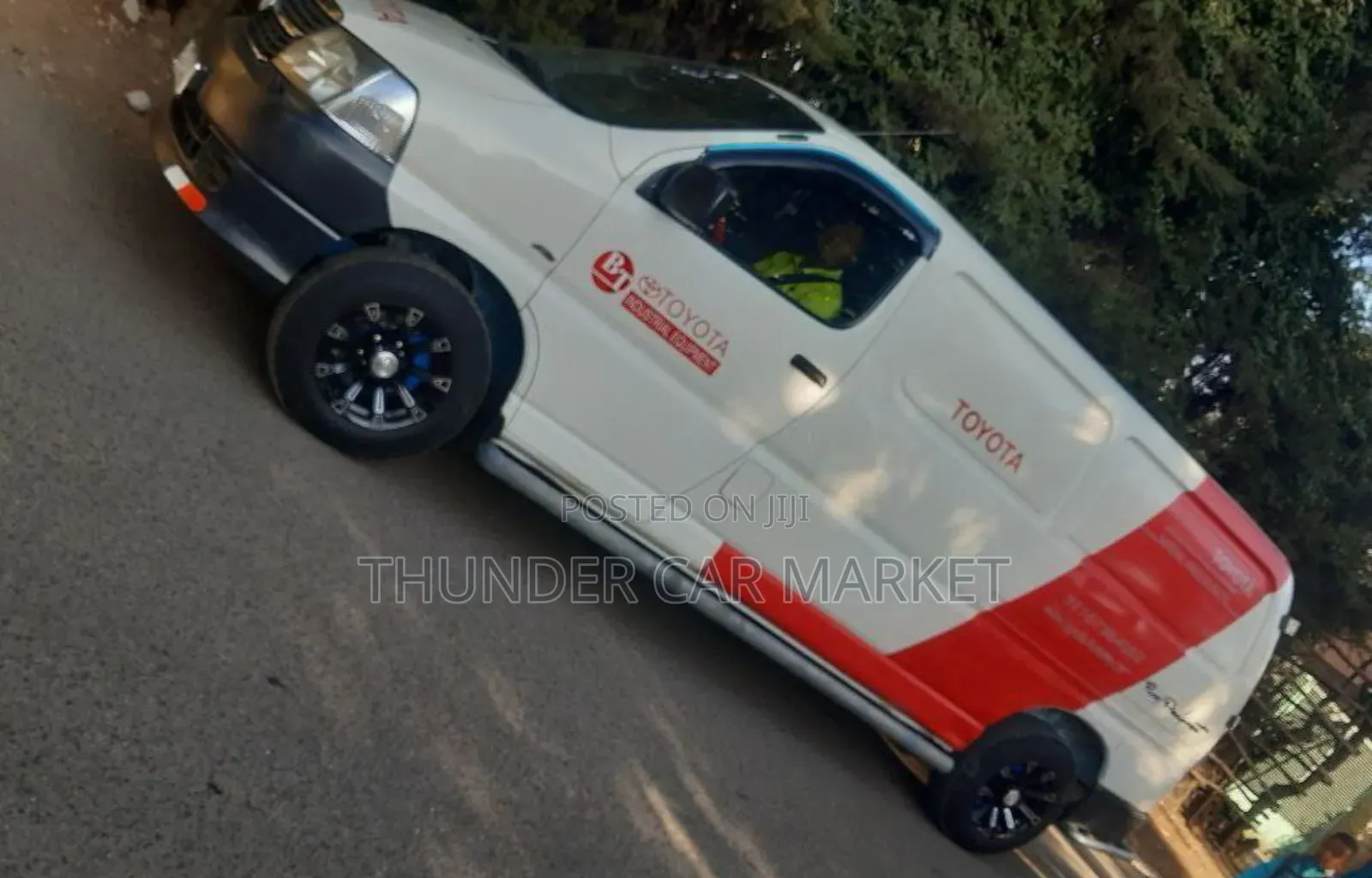 Toyota HiAce 2011 White