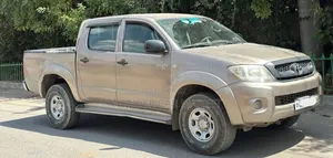 Toyota Hilux 2010 Gold