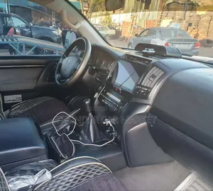 Toyota Land Cruiser 2010 White