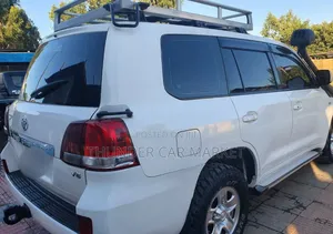 Toyota Land Cruiser 2010 White