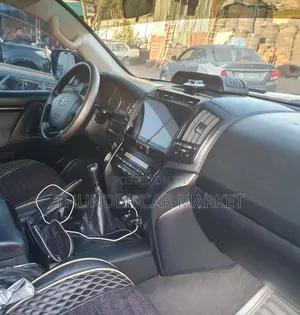 Toyota Land Cruiser 2010 White