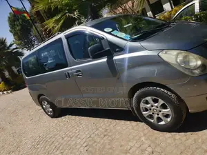 Photo - Hyundai H1 2008 Silver
