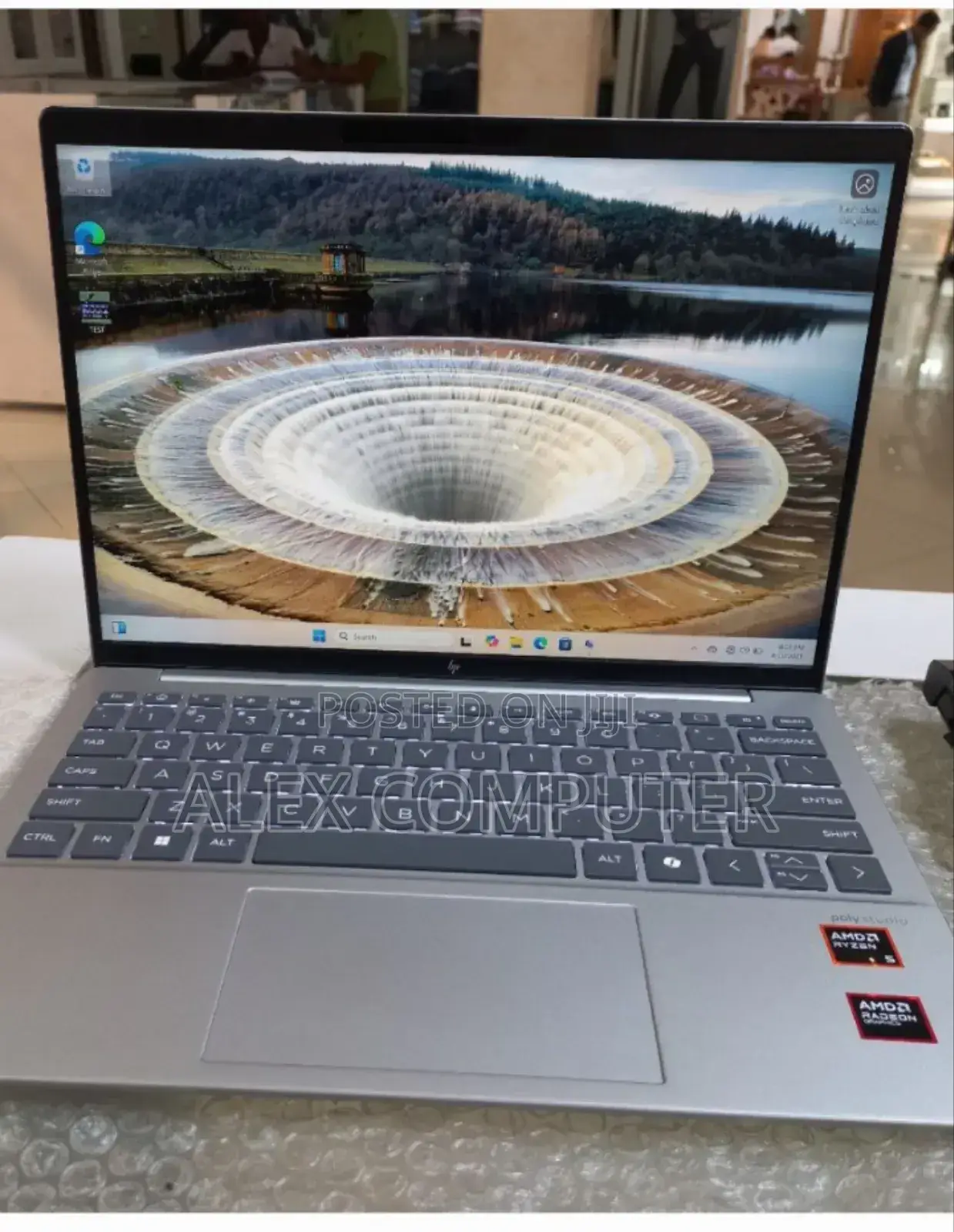 New Laptop HP Pavilion 13 16GB AMD Ryzen 5 SSD 512GB