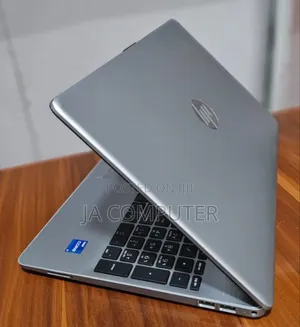 New Laptop HP 250 G10 16GB Intel Core I7 SSD 512GB
