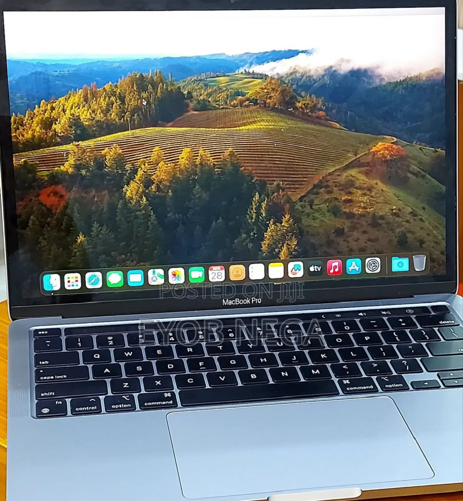 New Laptop Apple MacBook Pro 2022 M2 8GB Apple M2 SSD 256GB