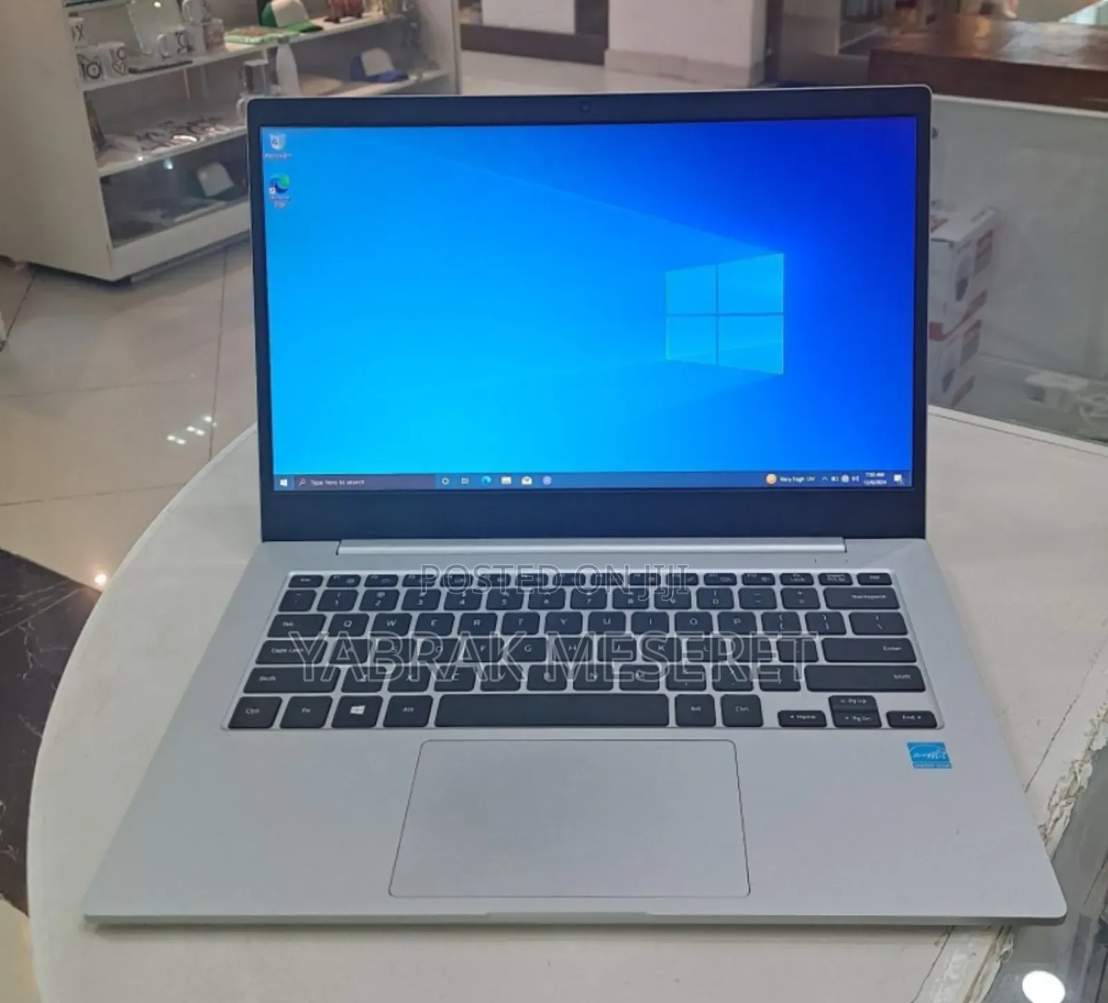 New Laptop Samsung 4GB SSD 128GB