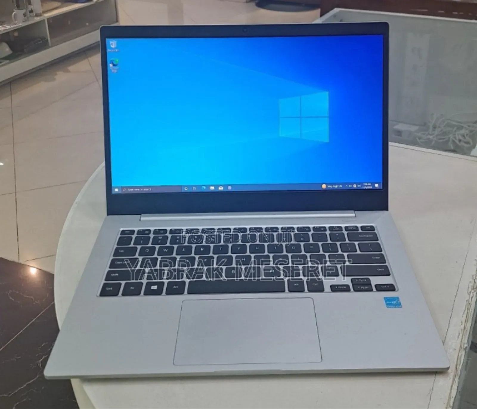 New Laptop Samsung 4GB SSD 128GB