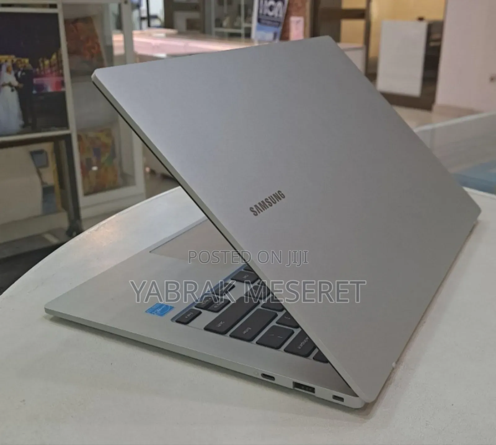 New Laptop Samsung 4GB SSD 128GB