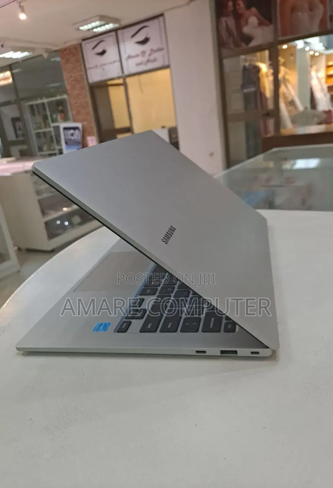 New Laptop Samsung 4GB SSD 128GB