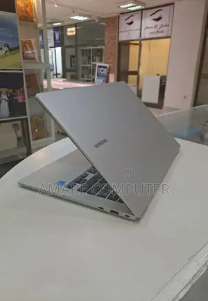 New Laptop Samsung 4GB SSD 128GB