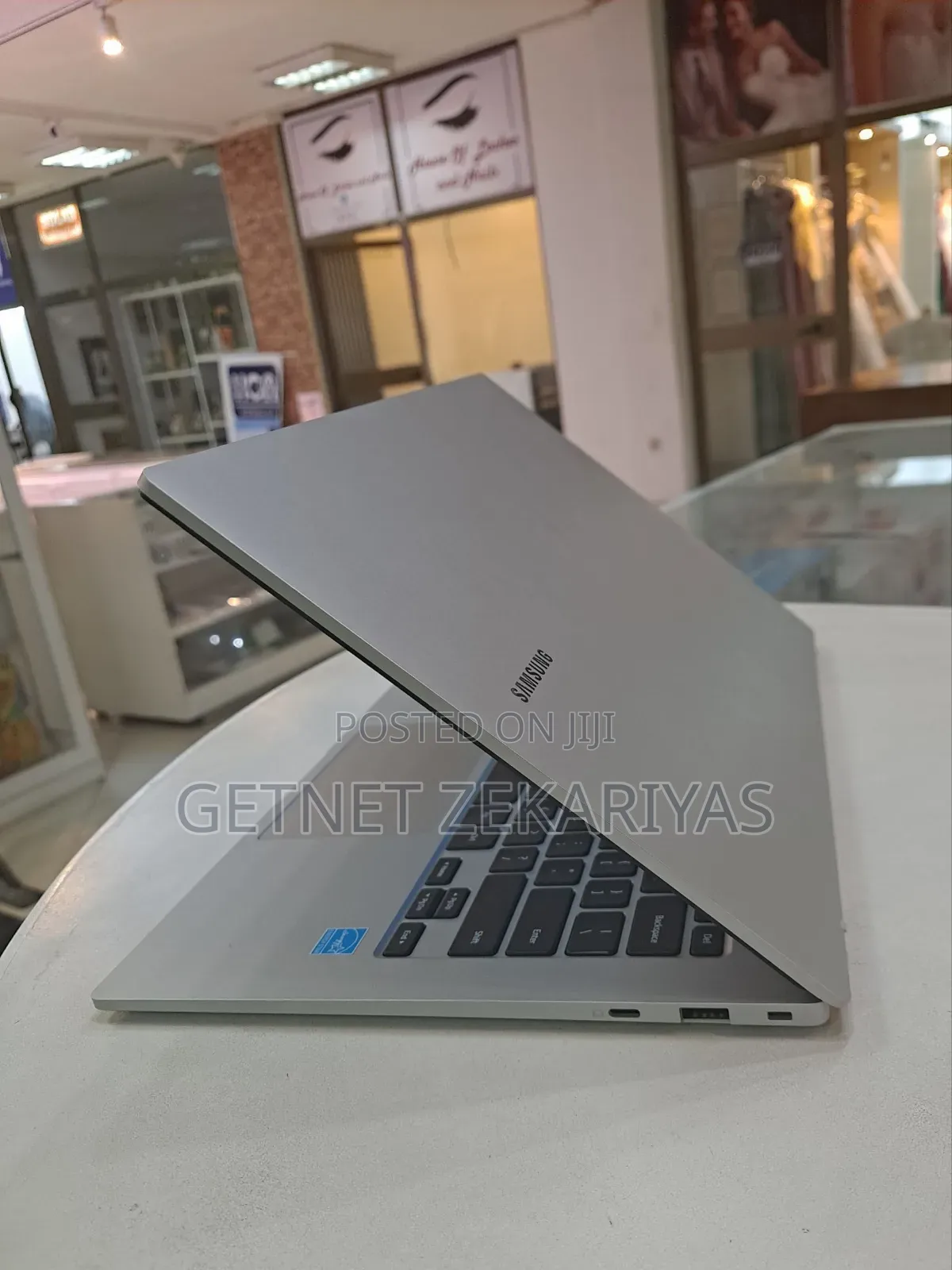 New Laptop Samsung 4GB Intel Core I5 SSD 128GB