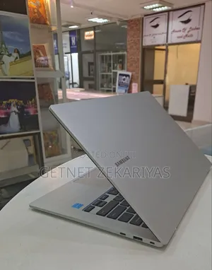 New Laptop Samsung 4GB Intel Core I5 SSD 128GB
