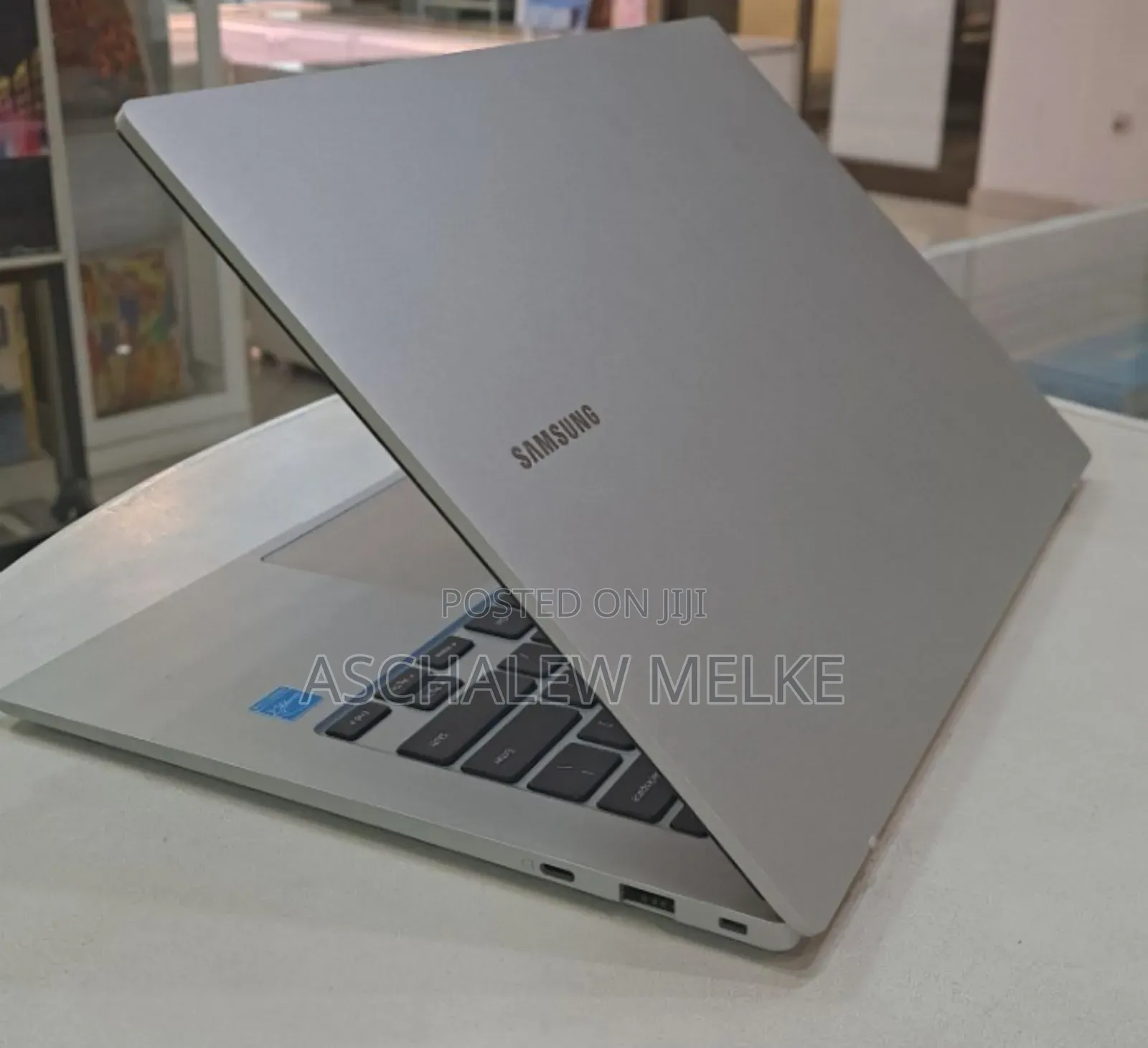 New Laptop Samsung 4GB Qualcomm Snapdragon X Plus SSD 128GB