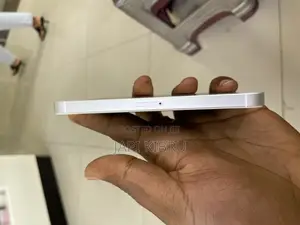 New Apple iPhone SE 64 GB White