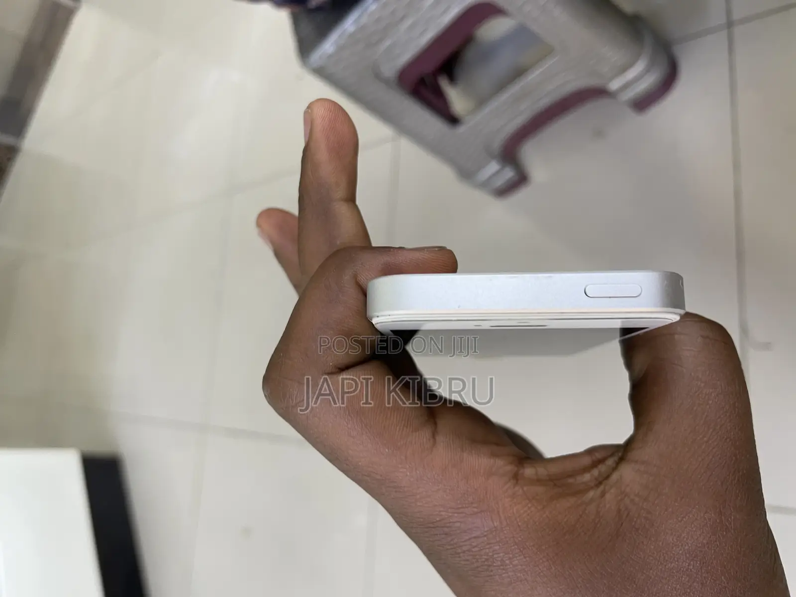 New Apple iPhone SE 64 GB White