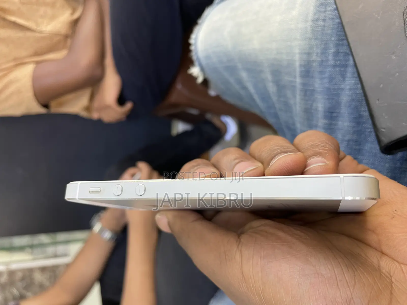 New Apple iPhone 5 16 GB White