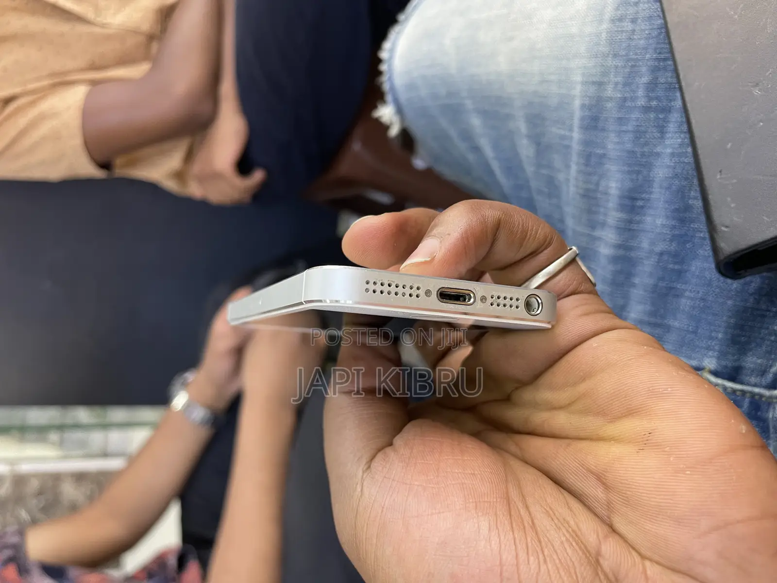 New Apple iPhone 5 16 GB White