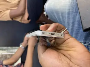 New Apple iPhone 5 16 GB White