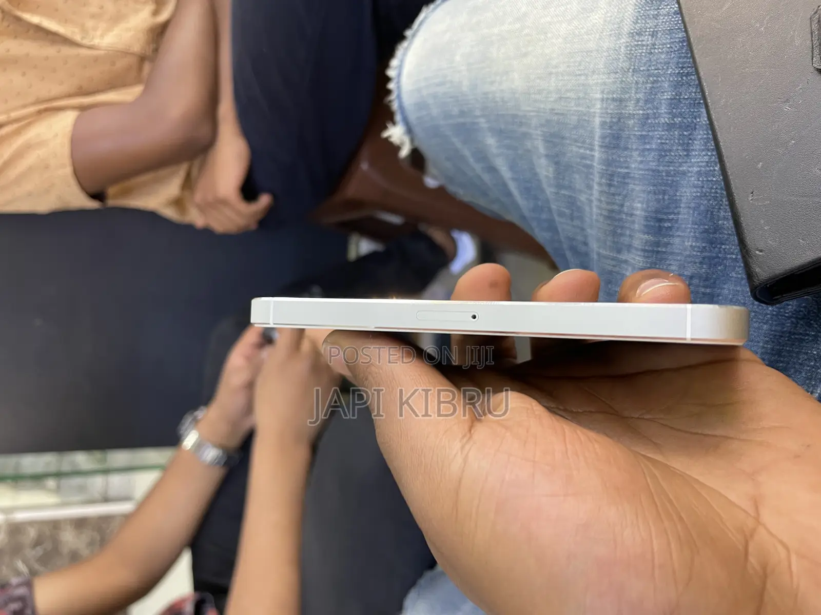 New Apple iPhone 5 16 GB White