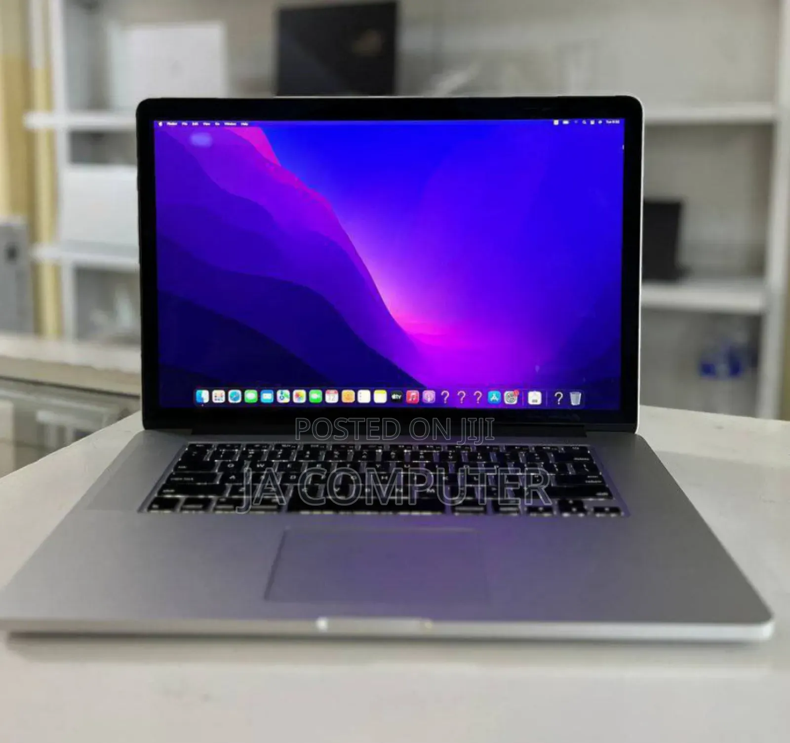 New Laptop Apple MacBook Pro 2015 8GB Intel Core I7 SSD 256GB