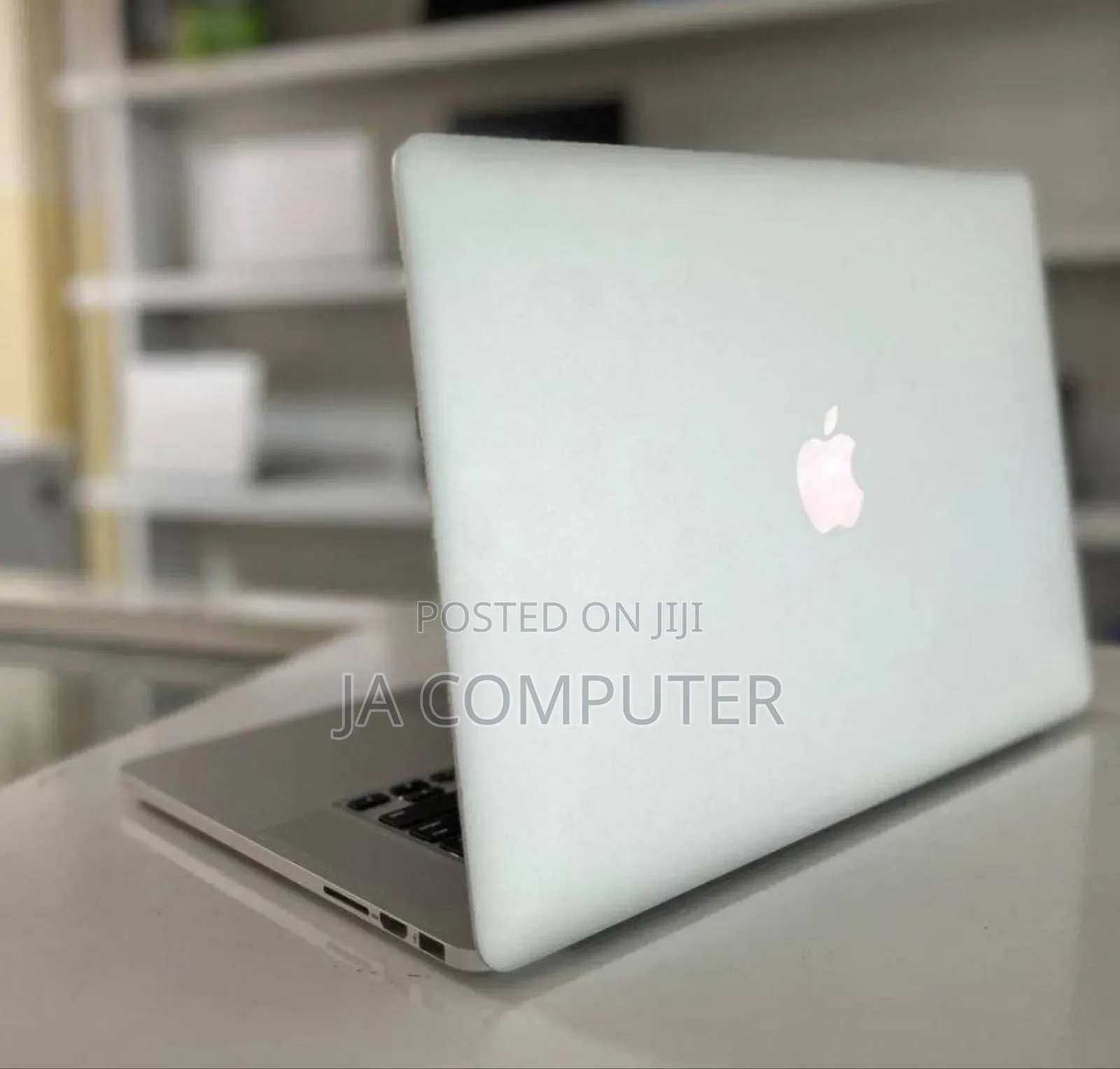 New Laptop Apple MacBook Pro 2015 8GB Intel Core I7 SSD 256GB