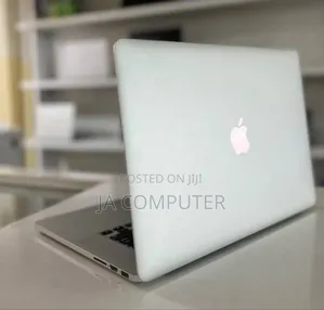 New Laptop Apple MacBook Pro 2015 8GB Intel Core I7 SSD 256GB