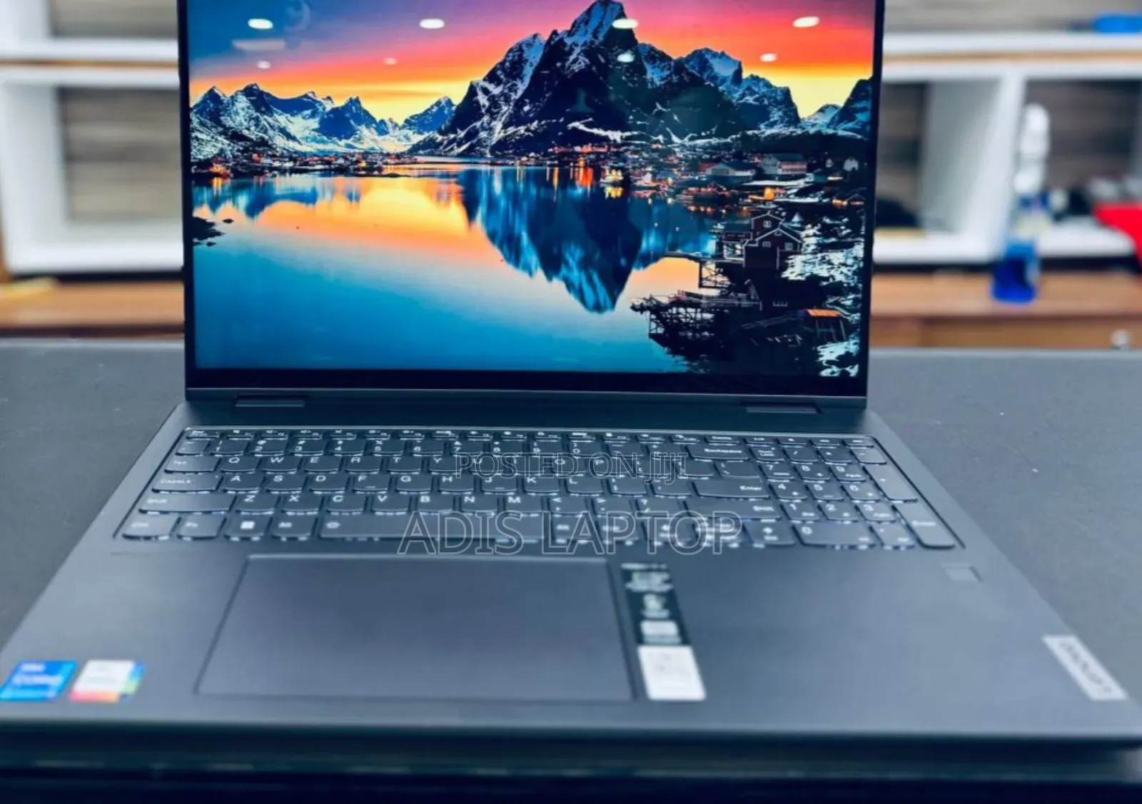 New Laptop Lenovo Yoga 7i 16GB Intel Core I7 SSD 512GB