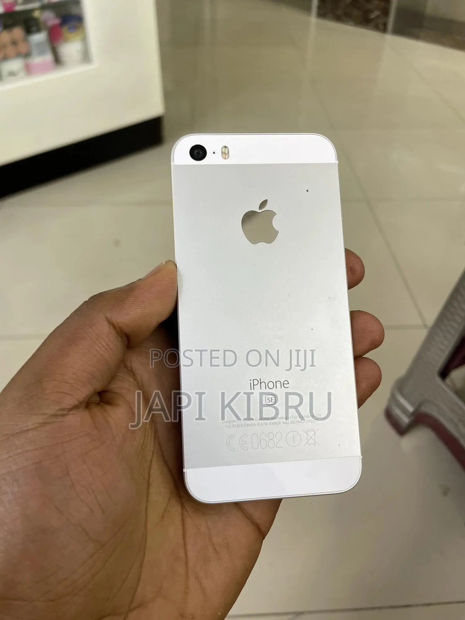 New Apple iPhone SE 64 GB White