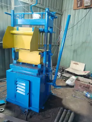 ክፍተኛ ጥራት ያለው ብሎኬት በተገተመለት ዘመናዊ Vibrator አማካኘነት ያመርታል.