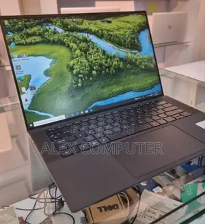 New Laptop Dell Precision 15 3520 16GB Intel Core I7 SSD 512GB