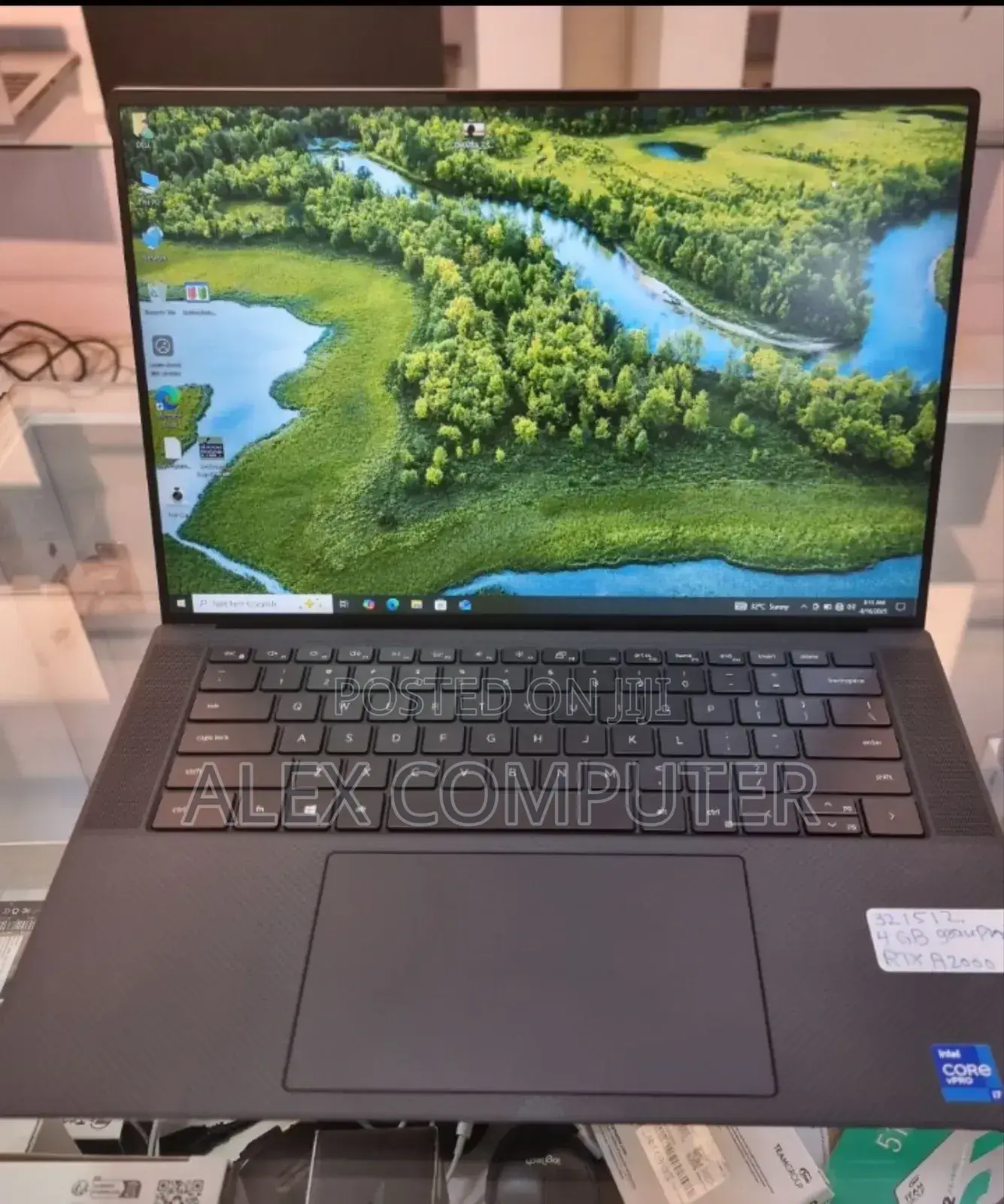 New Laptop Dell Precision 15 3520 16GB Intel Core I7 SSD 512GB