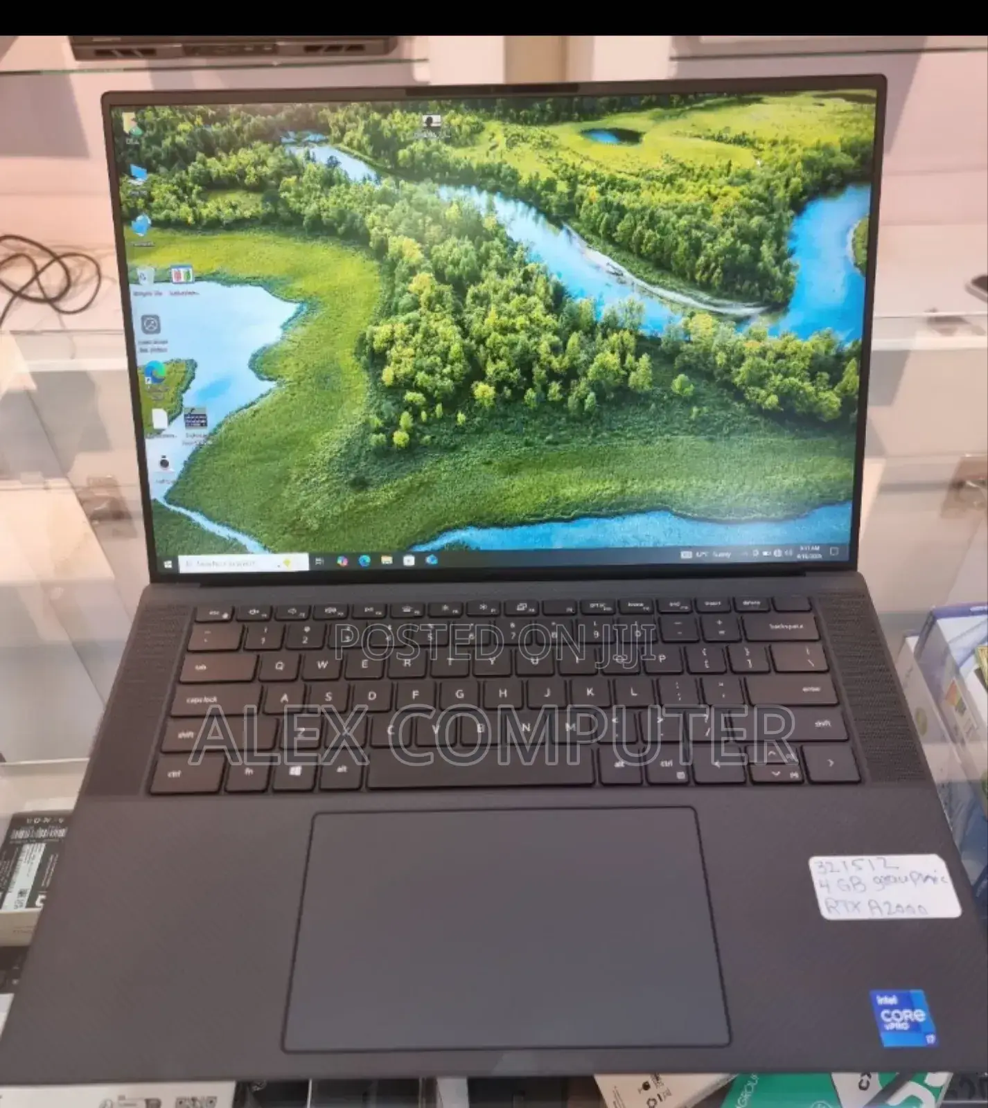 New Laptop Dell Precision 15 3520 16GB Intel Core I7 SSD 512GB