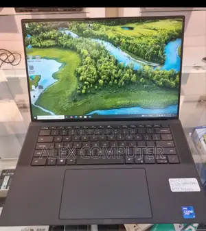 New Laptop Dell Precision 15 3520 16GB Intel Core I7 SSD 512GB