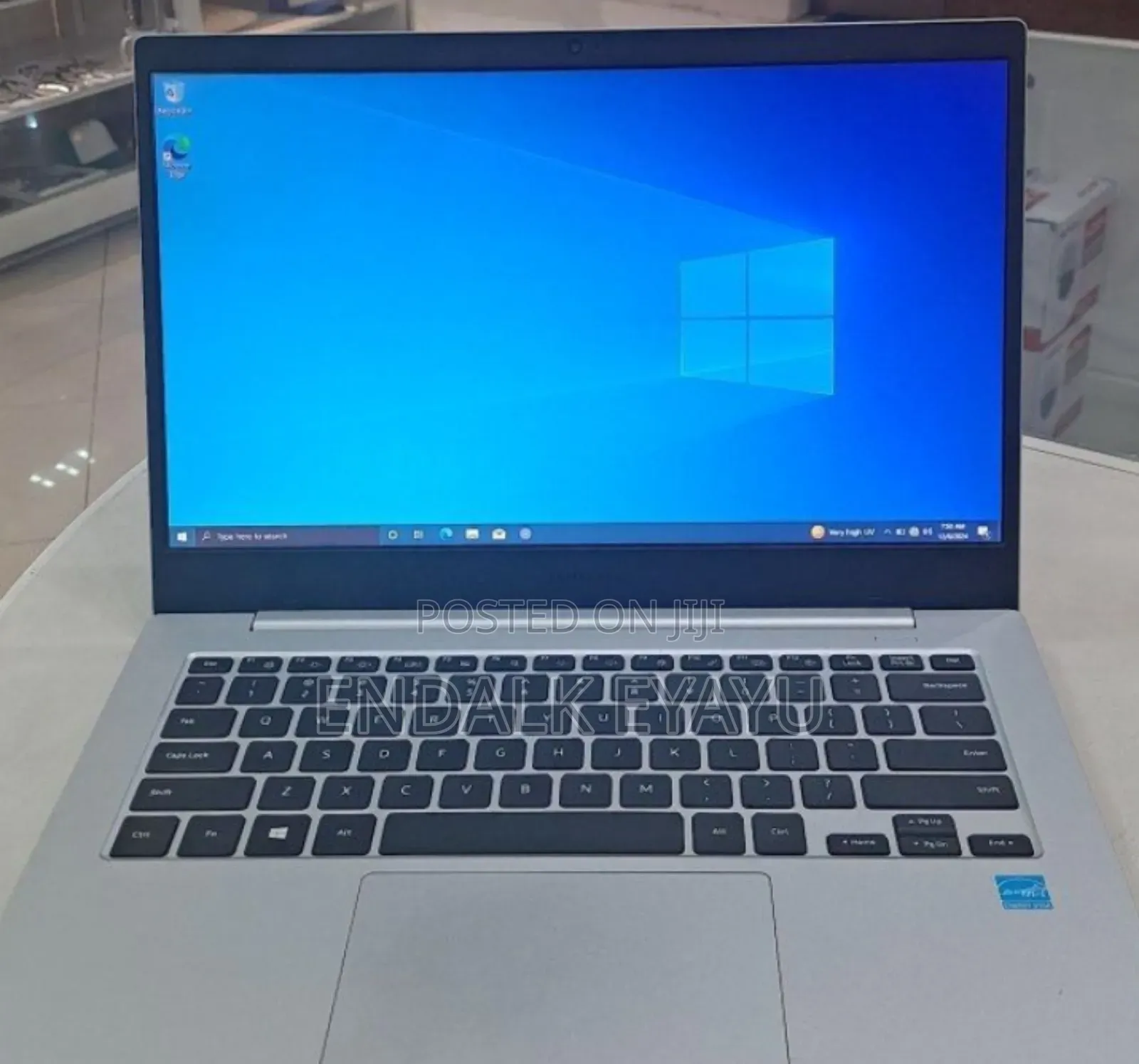 New Laptop Samsung 4GB Intel Core I7 SSD 128GB