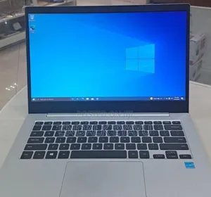 New Laptop Samsung 4GB Intel Core I7 SSD 128GB