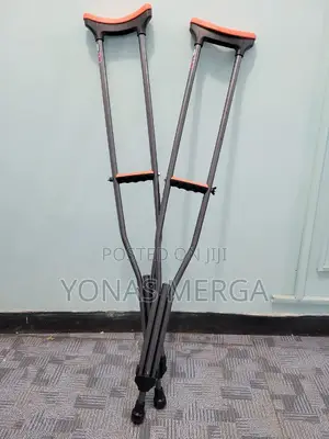 Photo - Underarm Crutches፷嶎underarm Crutches 5' 2" to 5' 10" User Ht