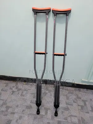 Photo - Underarm Crutch Is a Support Equipment፭隨crutches87cranch
