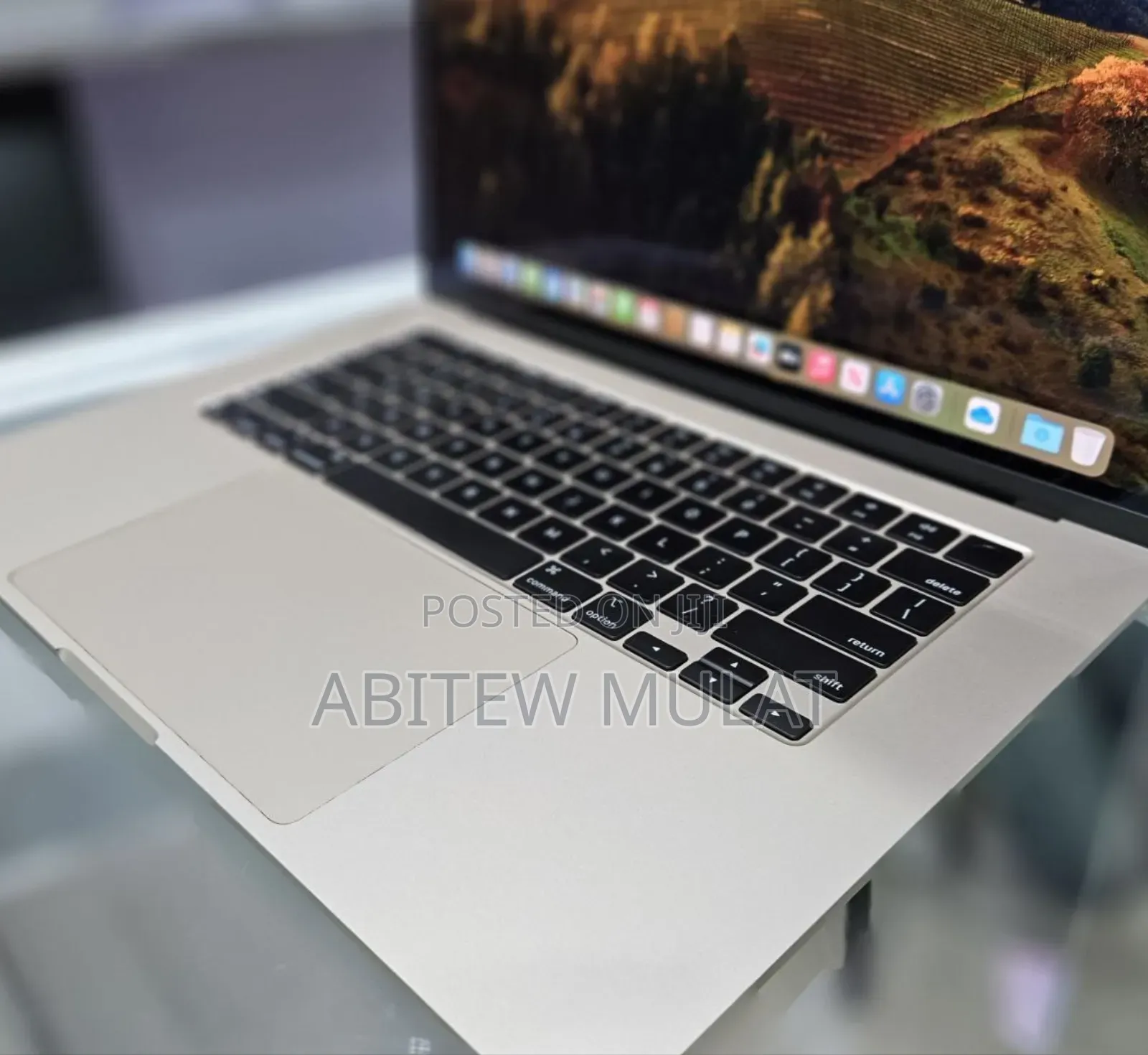 New Laptop Apple MacBook Air 2024 M3 13-Inch 8GB Apple M3 SSD 256GB