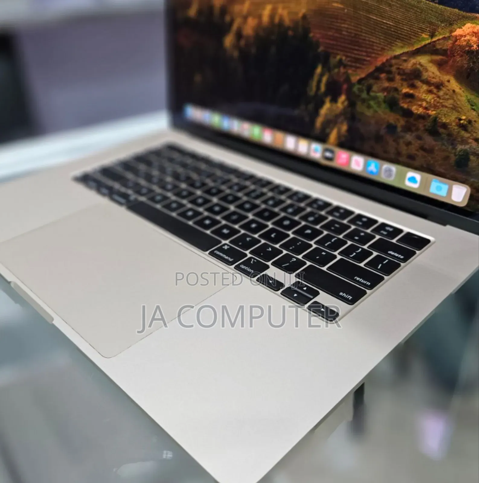 New Laptop Apple MacBook Air 2024 M3 15-Inch 8GB Apple M3 SSD 256GB