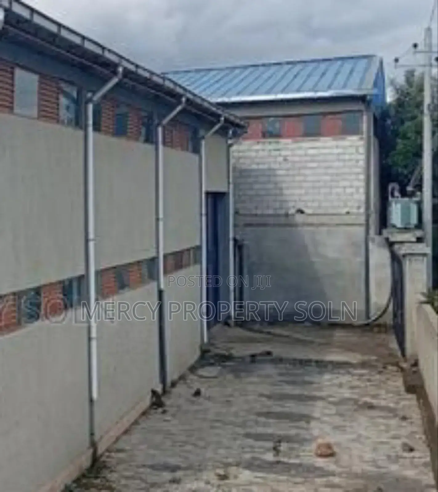 3bdrm House in Akaky Kaliti for sale