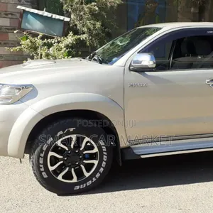 Toyota Hilux 2014 Gray