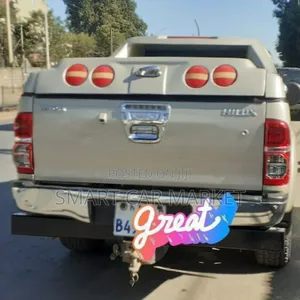 Toyota Hilux 2014 Gray