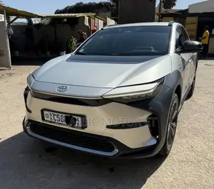 Photo - Toyota bZ4X 2023 Silver