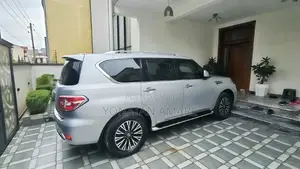 Photo - Nissan Patrol 2017 Gray