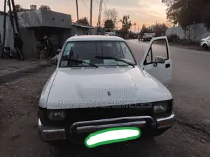 Toyota Hilux 1990 White