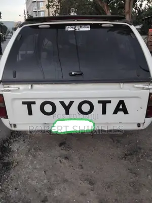 Toyota Hilux 1990 White