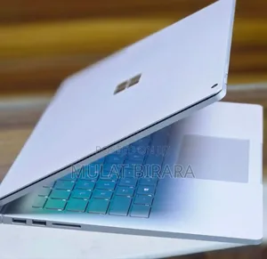 Photo - New Laptop Microsoft Surface Book 2 8GB Intel Core I5 SSD 256GB