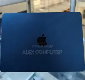 New Laptop Apple MacBook Air 2024 M3 13-Inch 8GB Apple M3 SSD 256GB